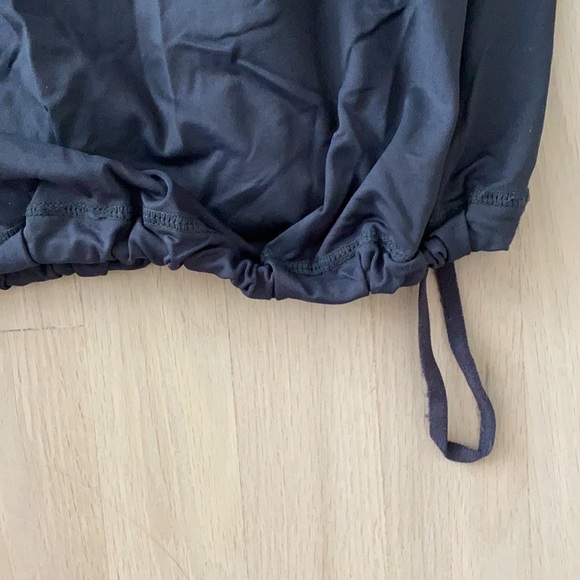 Grey Lululemon workout top - Picture 4 of 7